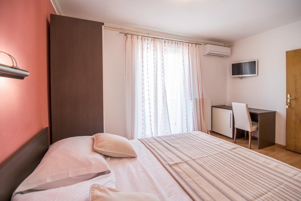 B&B Villa Ana Krk Town Exteriér fotografie